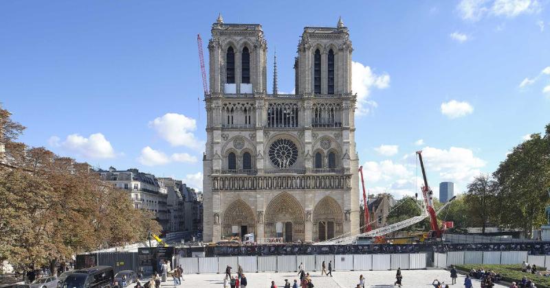 Le tabernacle de Notre-Dame de Paris renaissant de ses cendres après la flamme